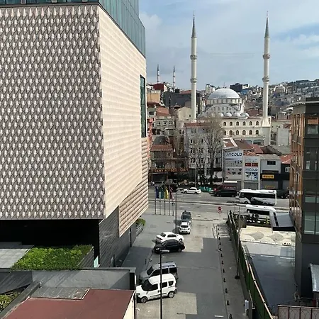 Three-room Private In Beyoglu, דירה